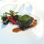 マノワール・ディノ - 骨付き子羊のカフェ・ド・パリ風