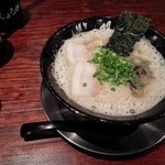 博多一双 - ラーメン 600円