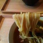 京うどん 生蕎麦 岡北 - うどんは、自家製の京うどん！！細麺で、コシはそんなにないが、つるつるして、喉越しの良いうどんで、カレー出汁に良く絡む～♪(^o^)丿