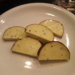 ずぼら - 2010/05サービスのチーズ