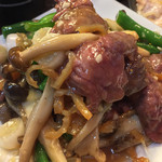 めだかタンタン - 7.5 お肉とクラゲ。相性バッチリ。