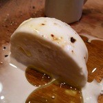 渋谷チーズスタンド - "モッツァレラ"にはオリーブオイルを
