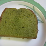 ありがた屋 - 抹茶の米粉カット１４０円、米粉を使ってヘルシーに仕上げた抹茶ケーキです。

