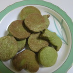 ありがた屋 - 抹茶のクッキー１４０円、抹茶の入った生地を様々は形の可愛いクッキーに仕上げてあります。

