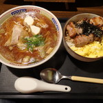 なんまら - 2015.7　焼き豚丼と正油ラーメンのセット　900円