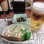 鍛冶屋 文蔵 - お通し300円　生ビール190円　ポテトサラダ380円