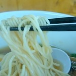 らあめん 玄 - 麺持ち上げ