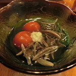 おでんの冨茂登 - じゅんさい（酢漬けのミニトマト添え）