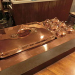 おでんの冨茂登 - ５０年以上使われている、おでんの銅鍋。錆一つありません。