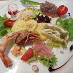 エノテカ・オルモ・デル・カウカソ - ７月　魚介とサラダ仕立てのアンティパスト