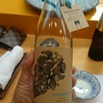 Sharaku - 店員さんに進められたのがこの焼酎sengamejyo。
                      
                      ストレートで飲んで欲しいとラベルに張ってある位、美味しくて自信を持った麦焼酎なので是非！と進められ...お酒に自信のない僕でもロックでいけます