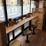 はぐれ雲 - テーブル２つがカウンターへ変わりました
