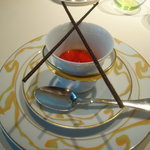 ロオジエ - フォアグラのチェリーソース　チョコレート風味のスティック(正式名称は不明)。