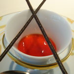 ロオジエ - フォアグラのチェリーソース　チョコレート風味のスティック(正式名称は不明)。