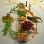 ロオジエ - フォワグラと青森県産シャモロックのテリーヌ　ヘーゼルナッツのオイルと春野菜を添えて。