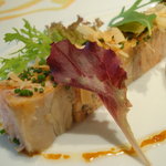 ロオジエ - フォワグラと青森県産シャモロックのテリーヌ　ヘーゼルナッツのオイルと春野菜を添えて。