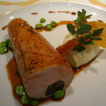 ロオジエ - ホロホロ鶏のロースト　黒オリーブとレモンのファルシィ　ローズマリー風味。