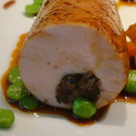 ロオジエ - ホロホロ鶏のロースト　黒オリーブとレモンのファルシィ　ローズマリー風味。