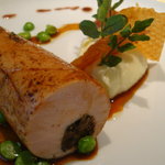 ロオジエ - ホロホロ鶏のロースト　黒オリーブとレモンのファルシィ　ローズマリー風味。