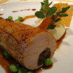 ロオジエ - ホロホロ鶏のロースト　黒オリーブとレモンのファルシィ　ローズマリー風味。