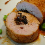 ホロホロ鶏のロースト　黒オリーブとレモンのファルシィ　ローズマリー風味。