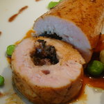 ロオジエ - ホロホロ鶏のロースト　黒オリーブとレモンのファルシィ　ローズマリー風味。