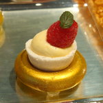 ロオジエ - プレデセールのメレンゲとキイチゴ。。