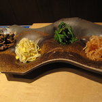 吟味屋 - ナムル盛合せ、1,180円