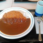 かつや - カツカレー。酸味を感じるカレーです。