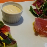 epice - 前菜  ほたてのサラダ、うにのクリーム、生ハムとマンゴー、野菜のテリーヌ
