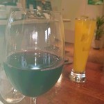 シーフードレストラン アクア - 赤ワイン＆レモンとマンゴーのカクテル
