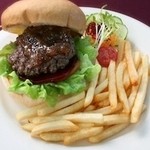 KURANDA VILLAGE CAFE, BAR & GRILL - カンガルー肉のハンバーガー