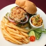 KURANDA VILLAGE CAFE, BAR & GRILL - クロコダイル肉のハンバーガー