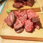 肉酒場 - 厚切りサガリ