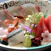 【ご昼食】 旬のお造り付き箱盛膳【ご入浴付】