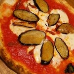 CIRCO - 揚げなすと辛いサラミのピザ