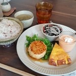 カフェリン - ランチ「鶏肉入り豆腐ハンバーグセット (1000円)」