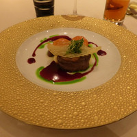 ガストロノミー ジョエル・ロブション - 和牛　グリエにし、ロブション風ポテトのピュレ。人参、季節のキノコ、こくがある赤ワインソースと共に