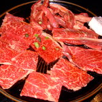 一力 - 今回いい部位でした。半額のロースとカルビの1人前一皿合計850円！安い肉も旨い一力。