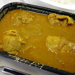 Nikunomikawayayamadashouten - チキンカレーは大きなチキンとタマネギ入り