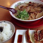 天下一品 - 豚トロラーメンとギョウザセット