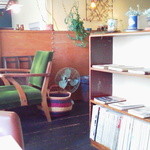 Haguru cafe - 落ち着く店内です(2014/6)