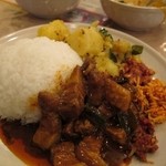 スリランカ料理 ラサハラ - スリランカセットのカレーをライスにかけてみた