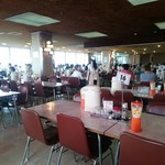 マルカンデパート大食堂 - ウェイトレスさんがイロイロです？