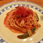 マイアミガーデン - 本日の日替わりパスタ「豚肉とスナップえんどうのピリ辛トマトソース」