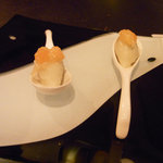 明神館 - 2010年5月：グレープフルーツを添えた信州産山葵のグラス（＝ソルベ）。