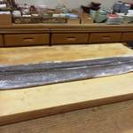 でん - 鱧です！まな板と同じサイズです。めちゃめちゃ美味しい！