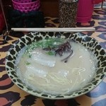 葉隠ラーメン - ラーメン 600円。魅惑の豹柄