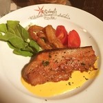 イルキャンティ - 豚バラBBQのパルメジャーノチーズソース。
            ソースは素晴らしく美味ながら、肉が少々 too oily。
            いつもが素晴らしいだけに、残念。