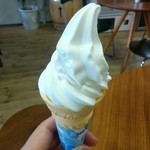 Kohi Koubou Ishikawa - ランチの店の近くのカフェでプレミアムソフトクリーム。ミルクが濃厚で美味でした♪